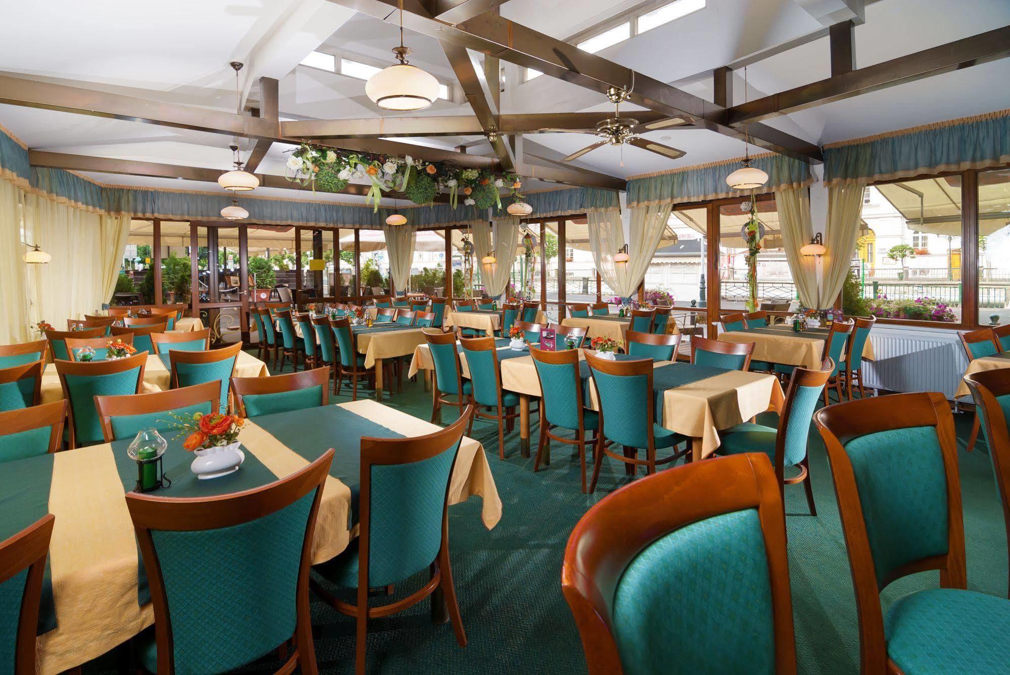 Hotel Ruze 4*