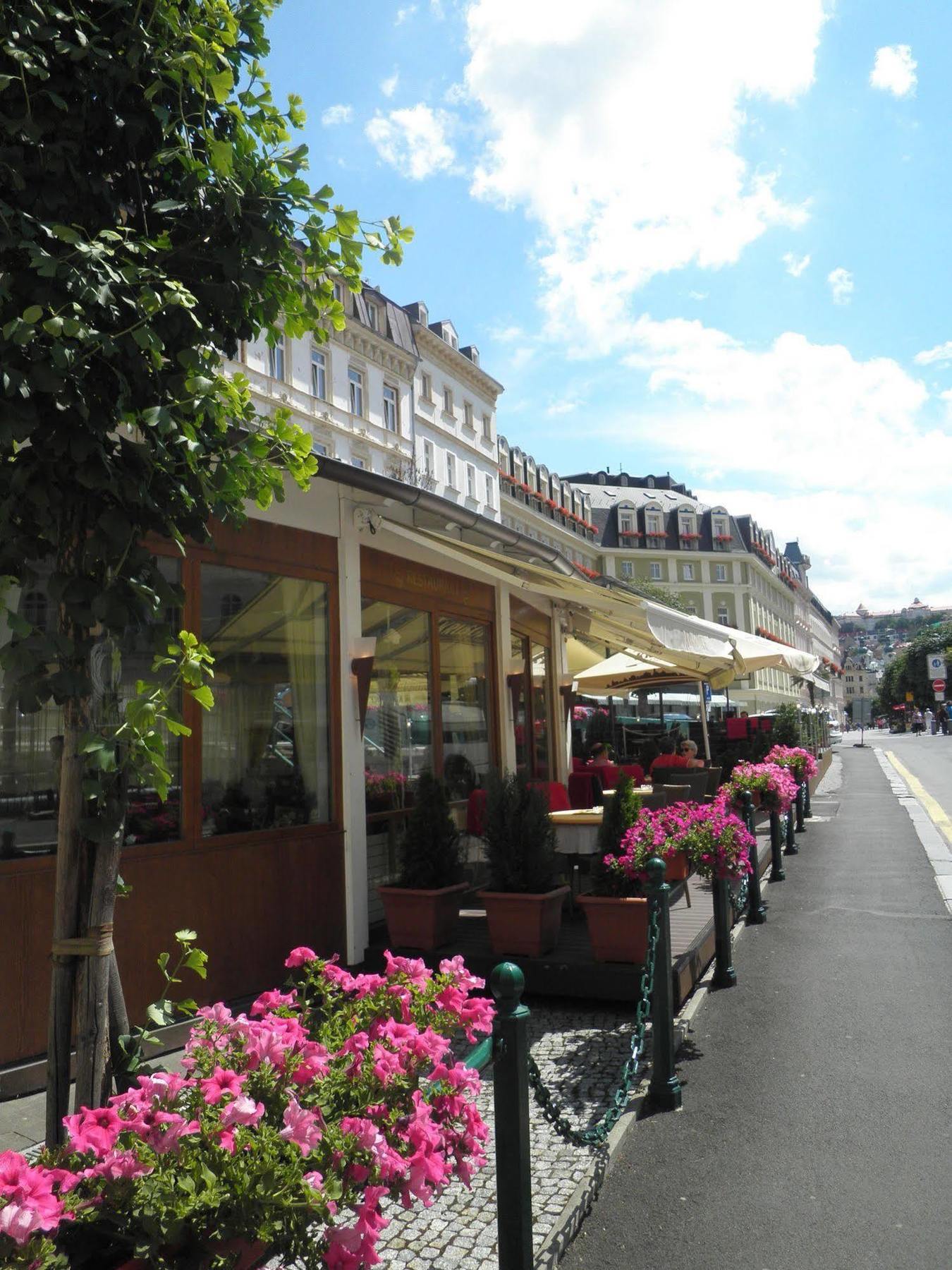 Ruze Hotel